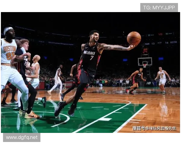 怀特赛季全面爆发场均18分1断1帽三项数据生涯新高攻防一体